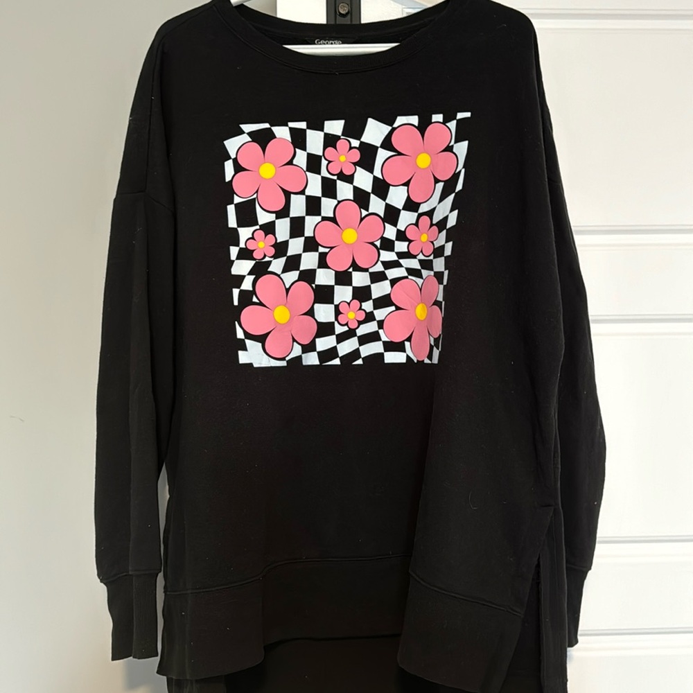 Black crewneck with flower design